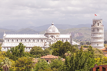 The Duomo di Pisa and the Leaning Tower. UNESCO World Heritage Site, Pisa, Tuscany, Italy, Europe