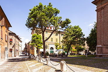 Street scene in the city of Ferrara, UNESCO World Heritage Site, Emilia-Romagna, Italy, Europe