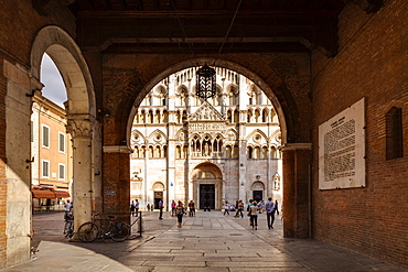 View of the Duomo di Ferrara from Palazzo Municipale, Ferrara, UNESCO World Heritage Site, Emilia-Romagna, Italy, Europe