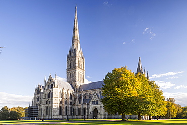 Salisbury Cathedral, built in the 13th century in the gothic style, has the tallest spire in the United Kingdom, Salisbury, Wiltshire, England, United Kingdom, Europe