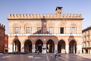 Palazzo Comunale, dating from the early 13th century and now the seat of the Town Council, Cremona, Lombardy, Italy, Europe