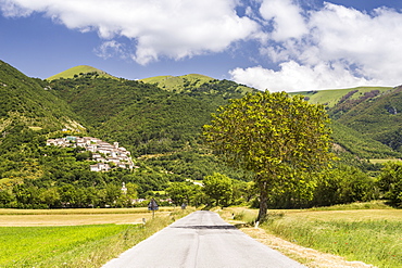 The village of Campi in the Monti Sibilini National Park, Umbria, Italy, Europe