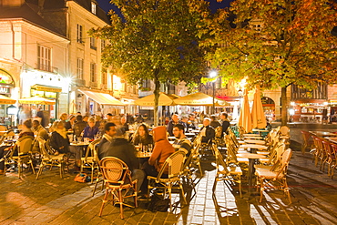 People enjoying the various restaurants and bars in Place Plumereau in Vieux Tours, Indre-et-Loire, Centre, France, Europe