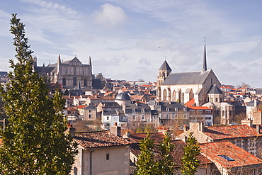 A general view of the city of Poitiers with the cathedral of Saint Pierre at the top of the hill, Poitiers, Vienne, Poitou-Charentes, France, Europe 