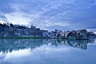 Saint-Benezet bridge dating from the 12th century, and the Palais des Papes, UNESCO World Heritage Site, across the Rhone river, Avignon, Vaucluse, France, Europe 