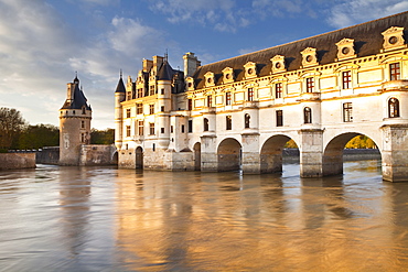 The River Cher and Chateau Chenonceau lit up by the setting sun, Indre-et-Loire, Centre, France, Europe