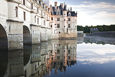 The chateau of Chenonceau reflecting in the waters of the River Cher, UNESCO World Heritage Site, Indre-et-Loire, Loire Valley, Centre, France, Europe