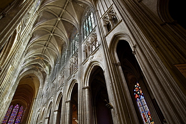 Looking up at the roof of the nave in St. Gatien cathedral, Tours, Indre-et-Loire, Loire Valley, Centre, France, Europe