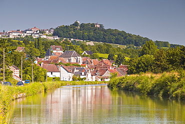 The canal Lateral a La Loire (Loire Lateral Canal) and the village of Menetreol sous Sancerre, with the village of Sancerre on the hill behind, Cher, Centre, France, Europe 