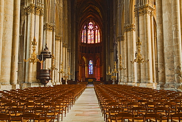 The gothic nave of Notre Dame de Reims cathedral, UNESCO World Heritage Site, Reims, Champagne-Ardenne, France, Europe