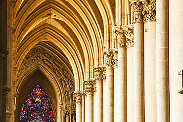 Gothic arches and capitals inside the Notre Dame de Reims cathedral, UNESCO World Heritage Site, Reims, Champagne-Ardenne, France, Europe