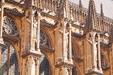 Detail of the gothic architecture on the southern facade of Notre Dame de Reims cathedrall, UNESCO World Heritage Site, Reims, Champagne-Ardenne, France, Europe