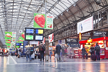 The morning rush-hour in Paris Gare de l'Est station, Paris, France, Europe