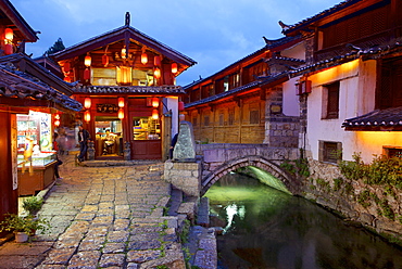 Twilight in the Old Town, Lijiang, UNESCO World Heritage Site, Yunnan Province, China, Asia