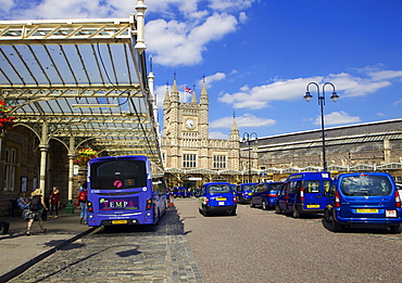 Bristol Temple Meads train station with taxis and buses outside, Bristol, England, United Kingdom, Europe