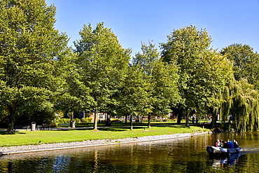 Westerpark and Haarlemmervaart, the canal between Amsterdam and Haarlem, Amsterdam, North Holland, The Netherlands, Europe