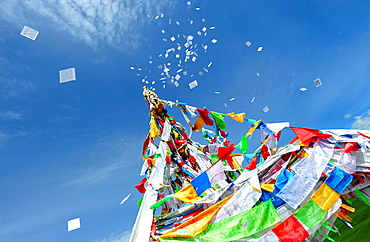 Sacred Papers before the race during Lapste - Tibet China