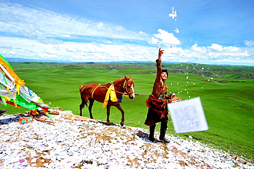 Rider praying before the race when Lapst? - Tibet China