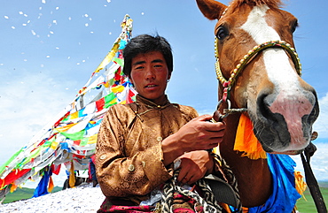 Rider praying before the race when Lapst? - Tibet China