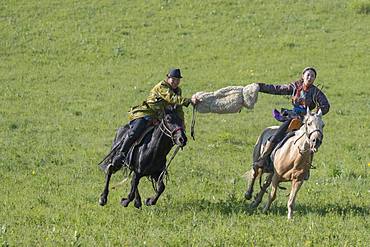 Mongolians traditionnaly dressed on a horse, traditional exercise of address, Bashang Grassland, Zhangjiakou, Hebei Province, Inner Mongolia, China