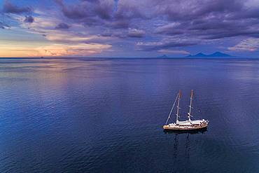 Tara Pacific expedition - november 2017 Tara in Kimbe Bay, papua New Guinea, H: 103,6 m, mandatory credit line: Photo: Christoph Gerigk, drone pilot: Guillaume Bourdin - Tara Expeditions Foundation