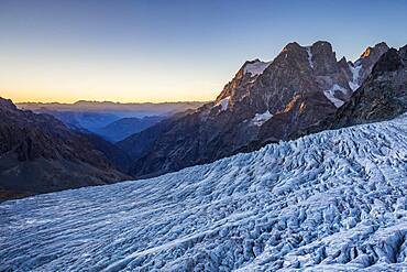 Le Glacier Blanc (3023m), view on Mount Pelvoux (3932m), Valley of Vallouise, Brian?onnais region, Ecrins National Park, Hautes-Alpes, France