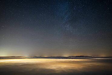 Sea of night clouds, lit by Aix-Les-Bains and Chamb?ry. During the marked reversal of December 04, 2019, Savoie, France