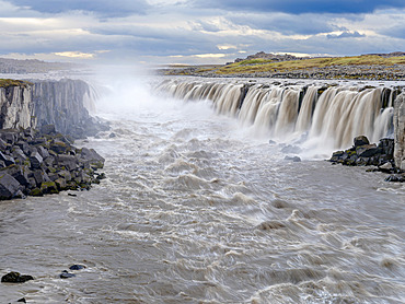 Waterfall Sellfoss in the Vatnajoekull NP. Sellfoss is the first of several waterfalls of river Joekulsa a Fjoellum in the canyon Joekulsargljufur. Europe, Northern Europe, Iceland