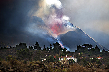 Volcanic eruption in La Palma, Canary Islands (09/19 to 12/25/2021). The origin of the eruption occurred in the Cumbre Vieja ridge, southwest of the island, municipality of El Paso. On February 9, 2023, its name as Tajogaite Volcano was made official.