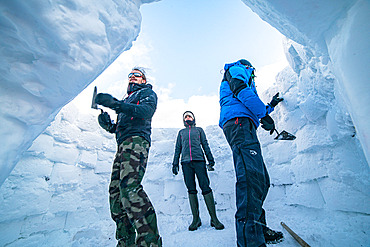 Building an igloo, Kerguelen Islands