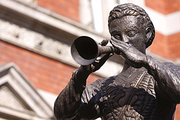 historical fountain monument sculpture showing the Pied Piper of Hamelin portrait Hameln Niedersachsen Deutschland