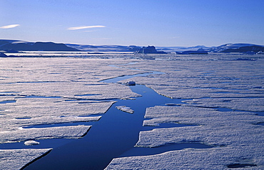 landscape ice iceflows coast