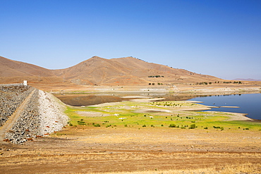 Lake Success near Porterville, Bakersfield is at 7% capacity. Bakersfield is now the driest city in the USA. Most of California is in exceptional drought, the highest level of drought classification. 428,000 acres of agricultural land have been taken out of production due to lack of water, thousands of agricultural workers have lost their jobs and one third of all children in California go to bed hungry.