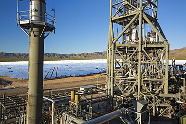 The Ivanpah Solar Thermal Power Plant in California''s Mojave Desert is currently the largest solar thermal plant in the world. It generates 392 megawatts (MW) and deploys 173,500 heliostats that reflect the suns rays onto three solar towers. It covers 4,000 acres of desert.