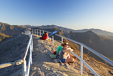 Tourists on the summit of Moro Rock a granite outcrop viewpoint in the Sequoia National Park, Yosemite, USA.