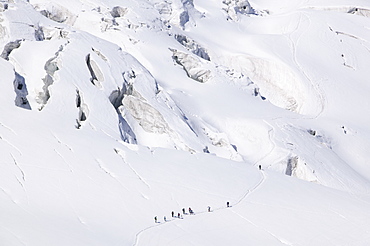 Crossing the Vallee Blanche on the Mer Du Glace above Chamonix, Haute Savoie, France, Europe