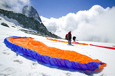 Paraponters preparing to take off from the Grand Montets above Chamonix, Haute Savoie, France, Europe