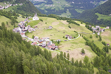 The small mountain village of Val below Arabba in the Italian Dolomites, Belluno, Veneto, Italy, Europe