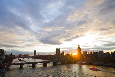 The Thames with Big Ben and the Houses of Parliament, London, England, United Kingdom, Europe