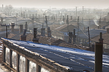 Slum dwellings in Suihua, Heilongjiang Province pumping out coal smoke into an already highly polluted atmosphere, China, Asia