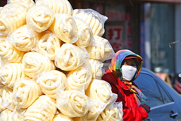 A food seller on the streets of Suihua, Heilongjiang, Northern China, Asia