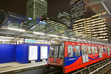 Docklands Light Railway with banking and financial sector buildings at Canary Wharf behind, Docklands, London, England, United Kingdom, Europe