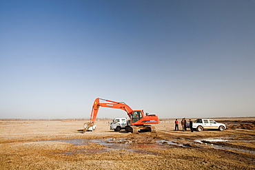 A digger digs deeper into the former lake bed to try and find water, Hong Hai Zai, near Dongsheng, Inner Mongolia, China, Asia