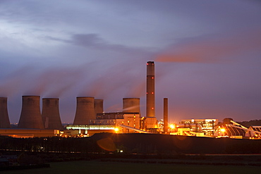 Ratcliffe on Soar coal fired power station at dusk in Leicestershire, England, United Kingdom, Europe