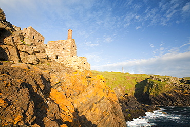 Crown mine, the most dramatically located abandoned tin mine in Cornwall, near Botallack, UNESCO World Heritage Site, Cornwall, England, United Kingdom, Europe