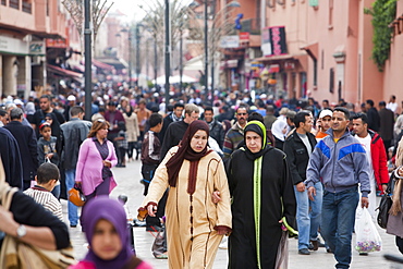 Crowds near the Djemaa el Fna in Marrakech, Morocco, North Africa, Africa