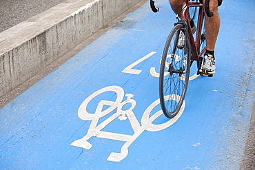 A cyclist on the CS7 cycle path in London, England, United Kingdom, Europe