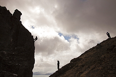 Climbers abseiling from the summit of the Inaccessible Pinnacle onto Sgurr Dearg in the Cuillin mountains, Isle of Skye, Scotland, United Kingdom, Europe