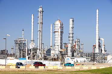 The Shell Scotforth plant which takes bitumen extracted from the tar sands and adds hydrogen to it to create synthetic oil, Alberta, Canada, North America