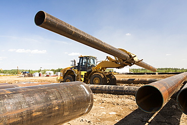 Pipeline construction work north of Fort McMurray in the heart of the Canadian tar sands, Alberta, Canada, North America